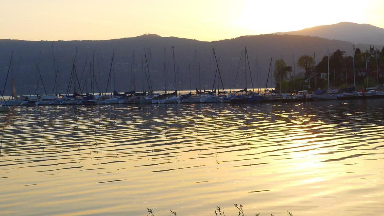 The Gulf Villa - Lago Maggiore Monvalle Bagian luar foto